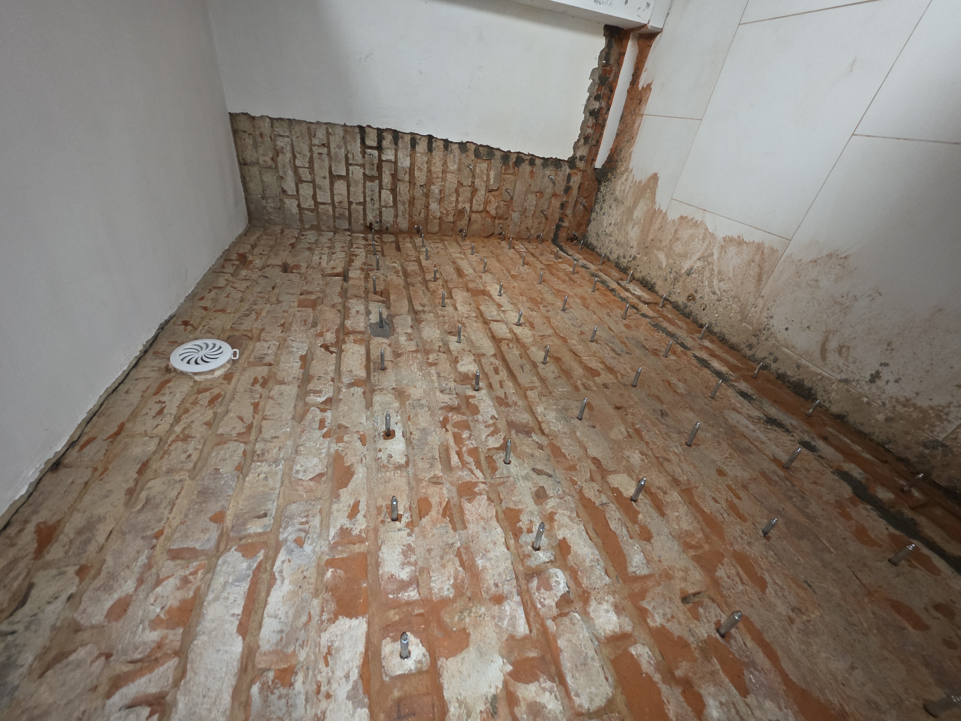 Iniekcja kurtynowa piwnica Wałbrzych