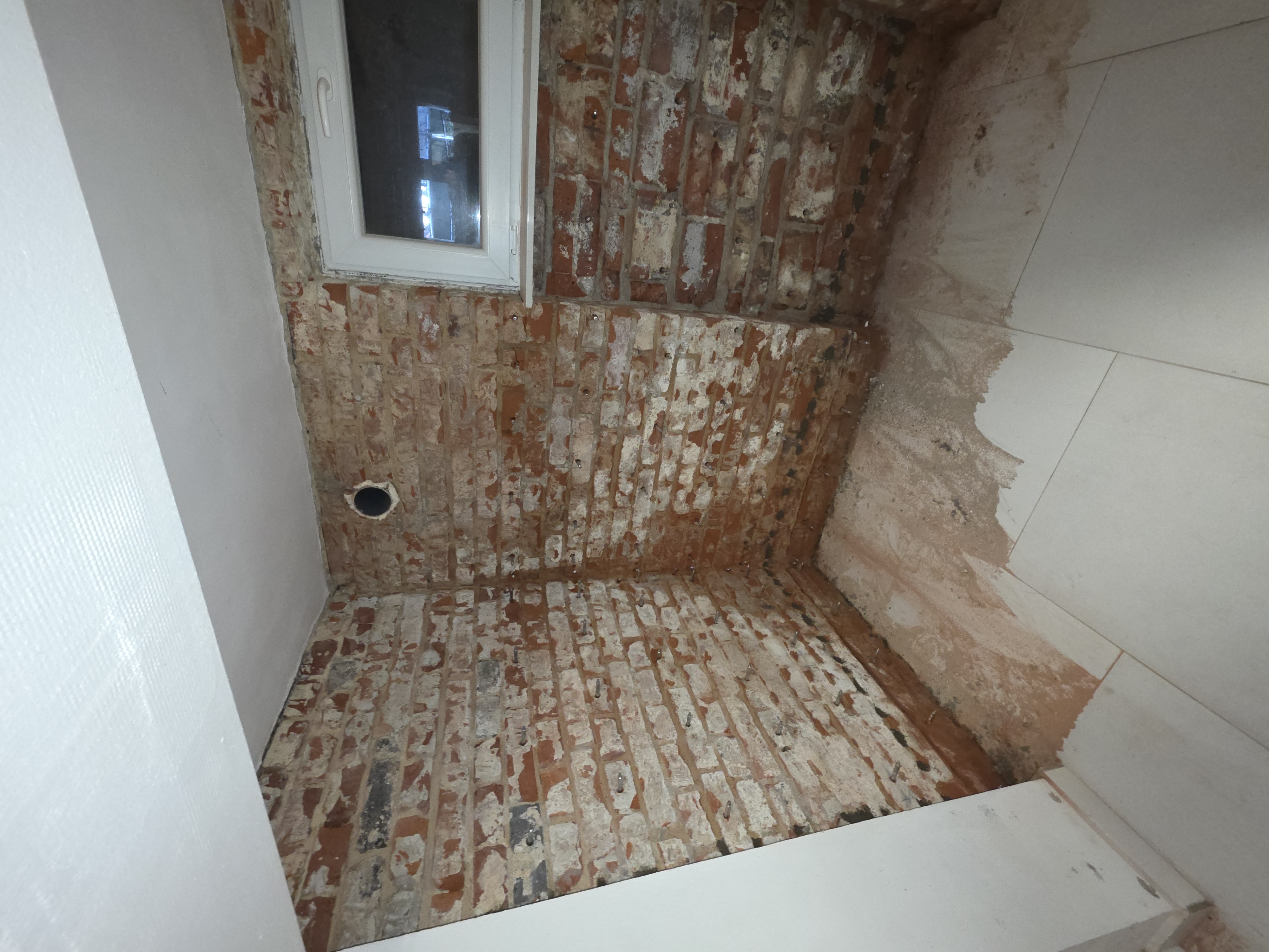 Wzmacnianie i iniekcja strukturalna piwnicy Wrocław