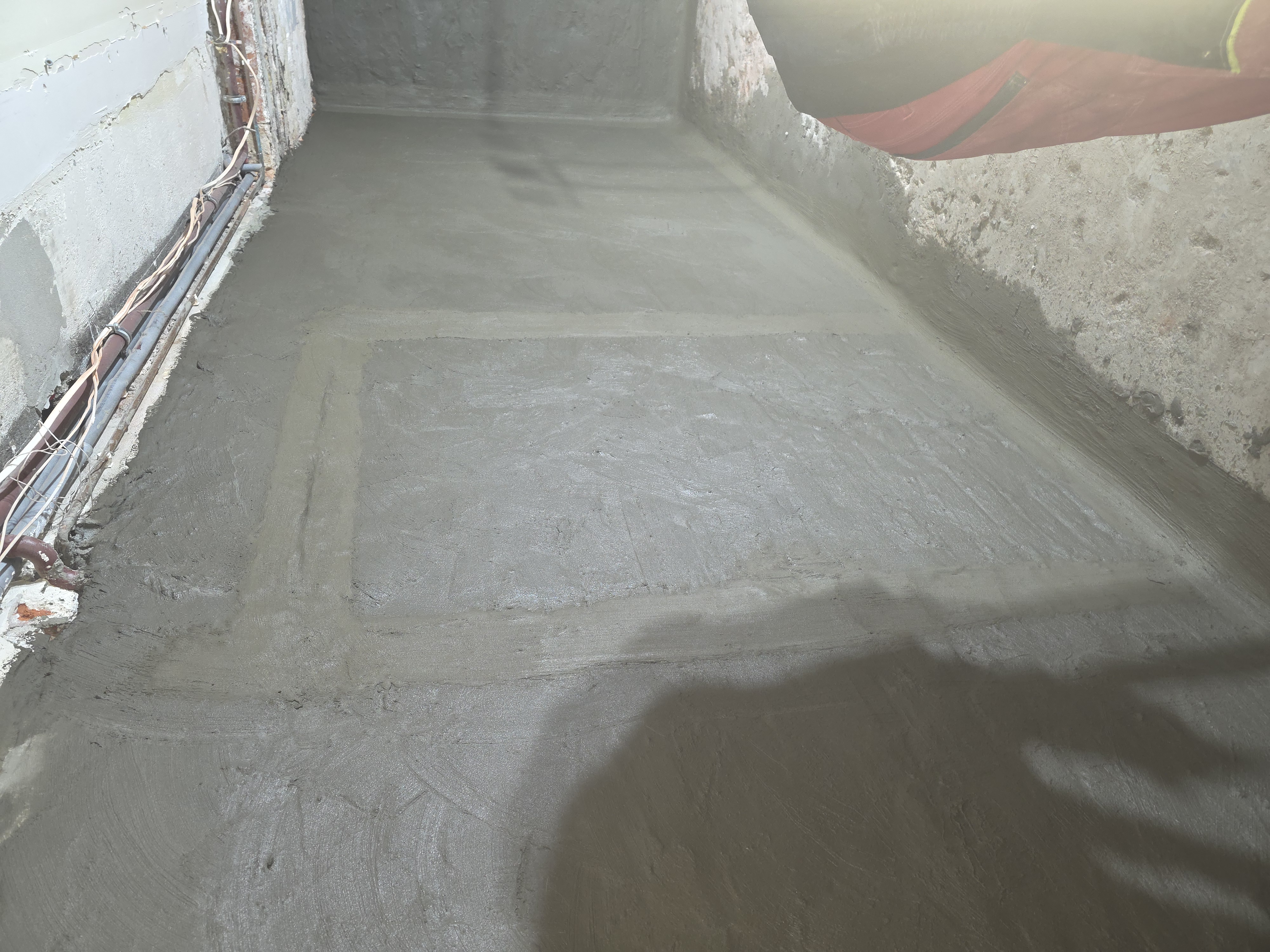 Aplikacja szlamu mineralnego i izolacja pod tynk renowacyjny