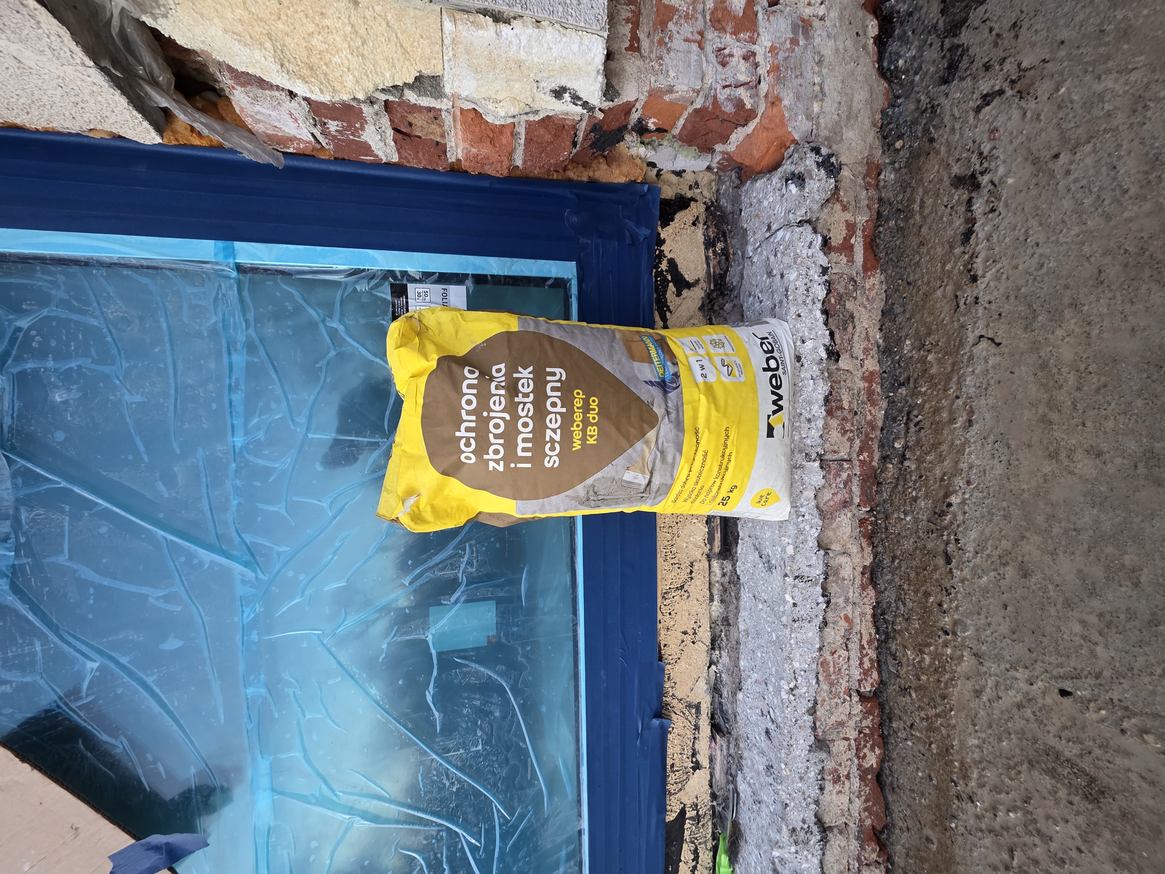 Wykonywanie mostka szczepnego przed nałożeniem powłok izolacyjnych